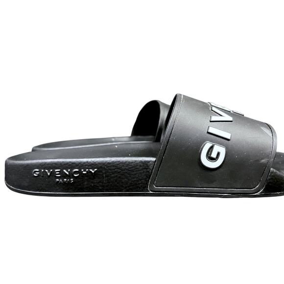 Sandals_&_Flip_Flops